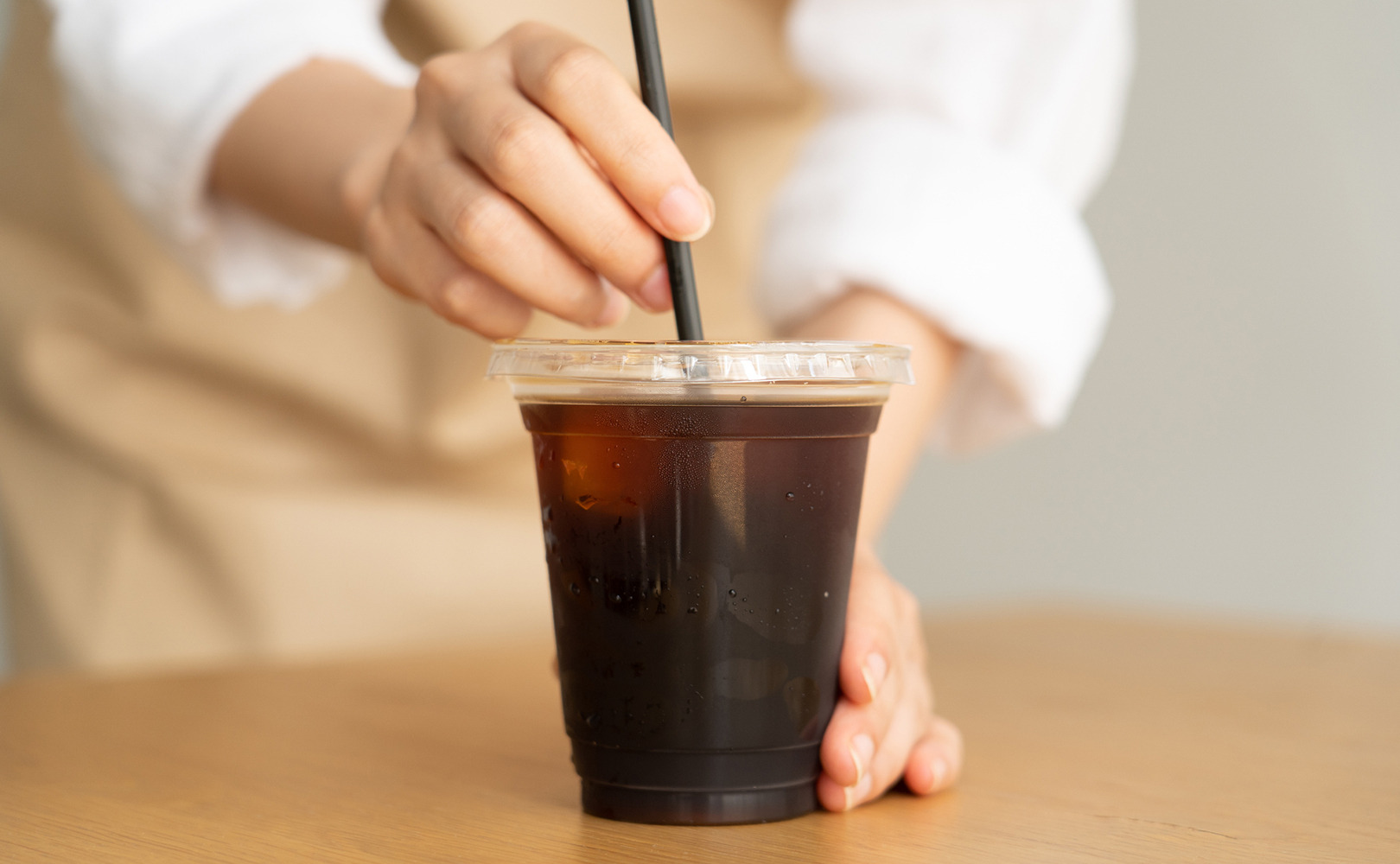 コーヒーはワキガを悪化させる？カフェインとニオイの深い関係