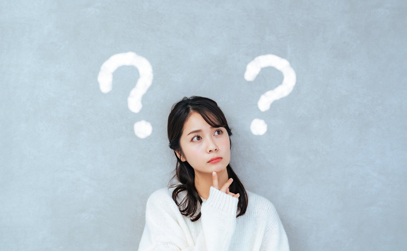 衣服の脇に黄ばみとニオイが染み付くのはなぜ?繊維に残る皮脂汚れの正しい落とし方